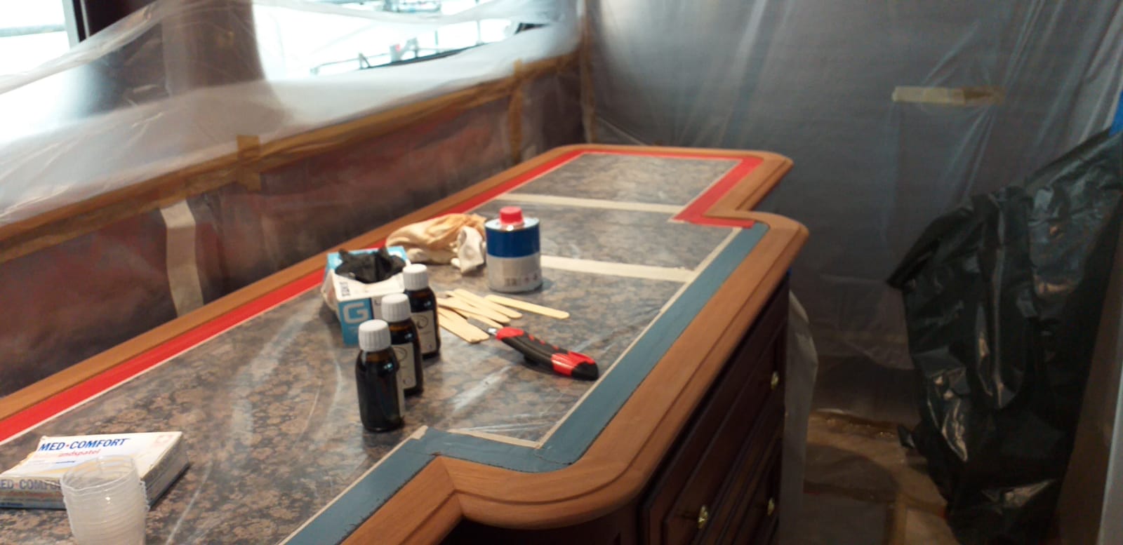 Tinting, interior varnish